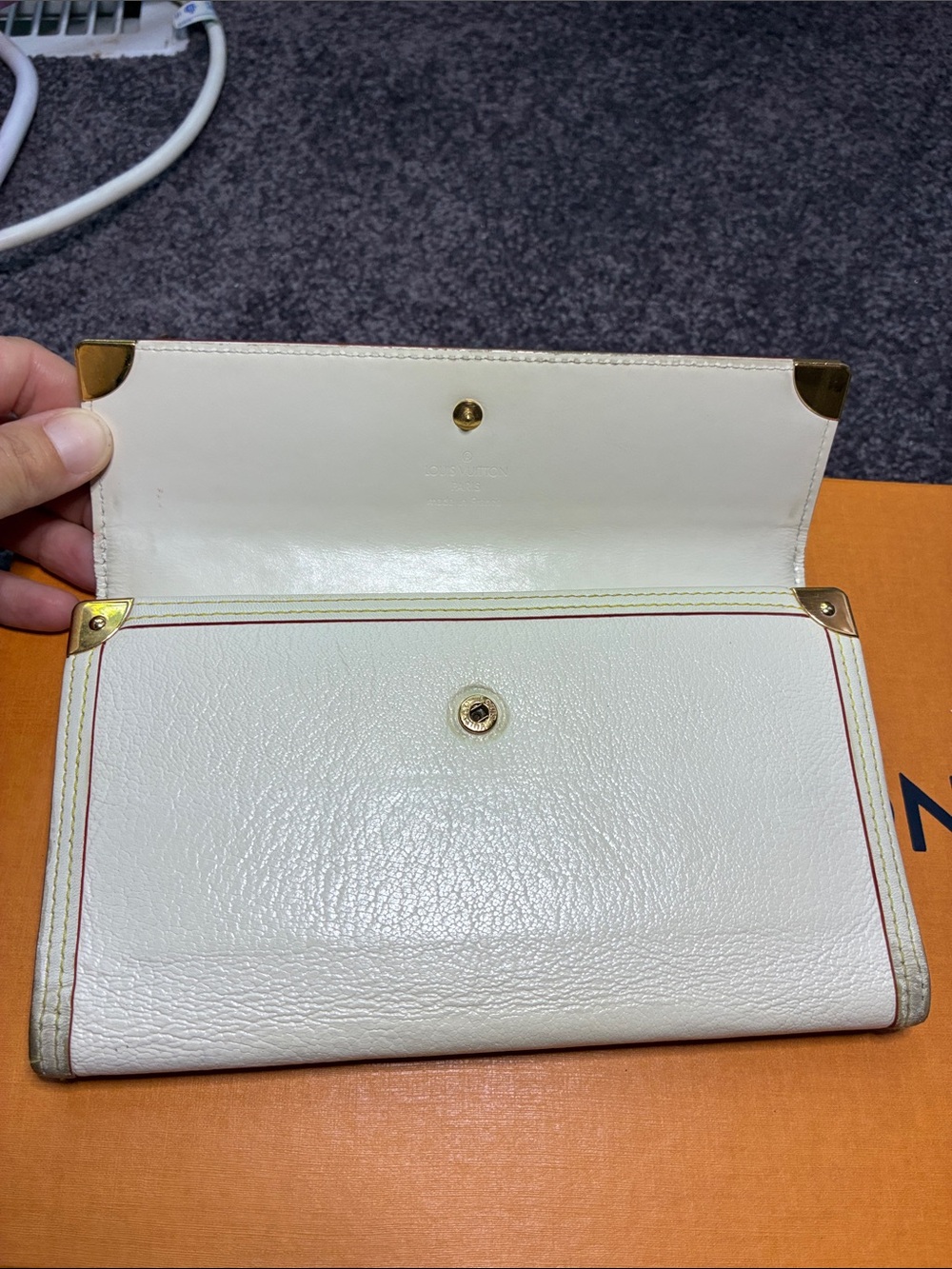 Vintage Louis Vuitton Cream Leather Wallet with Gold Tone Corners & Red Trim - Picture 7 of 11
